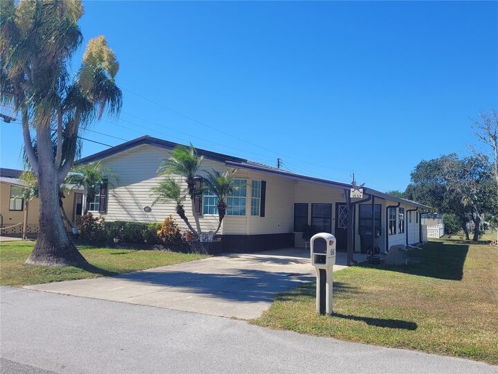 Property Photo:  1537 Blue Lake Drive  FL 33801 