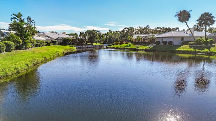 Property Photo:  557 Warwick Court  FL 34293