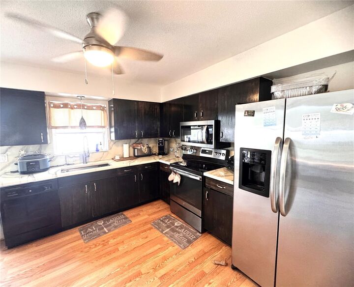 Property Photo:  707 E Baffin Drive  FL 34293 