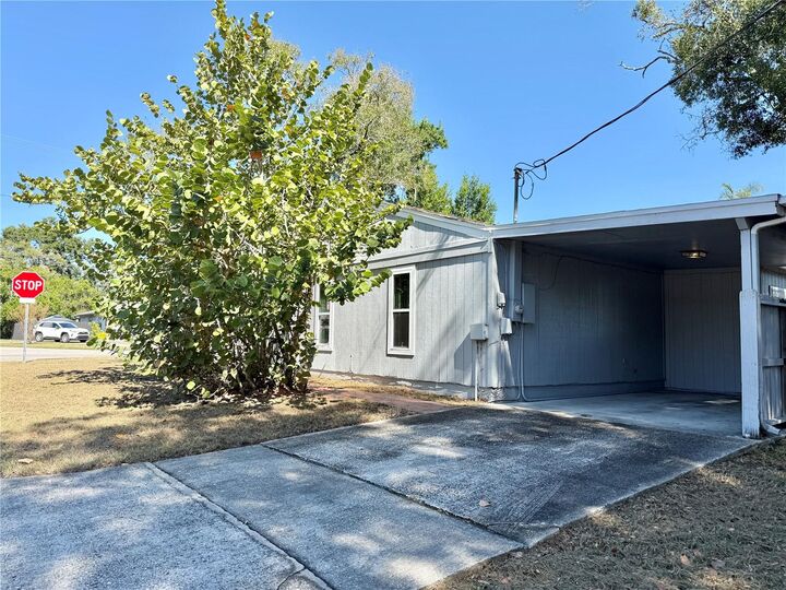 Property Photo:  5001 Whiteway Drive  FL 33617 