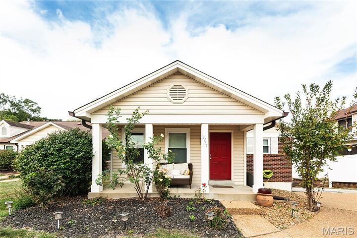 13737 Minnette Court  St Louis MO 63128 photo