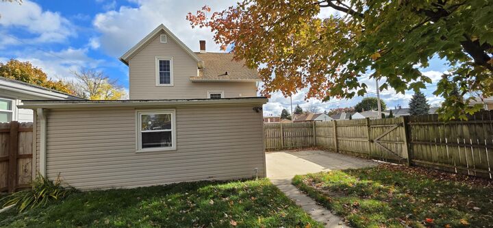 Property Photo:  1546 Hayes Ave  WI 53405 
