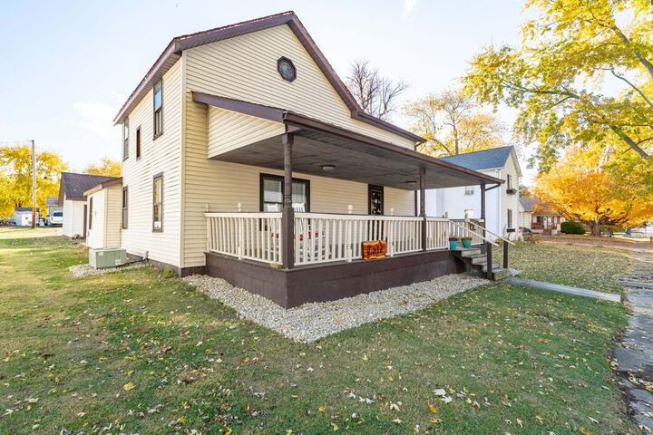 Property Photo:  1206 E Main Street  IL 61727 