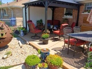 Property Photo: 1157 W Grant Drive IL 60016