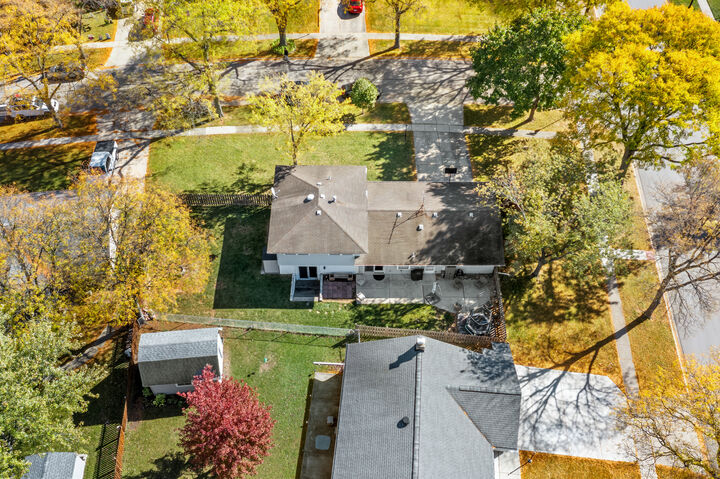 Property Photo: 1000 Webster Lane IL 60193