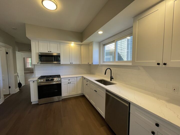 Property Photo: 4130 W Newport Avenue IL 60641