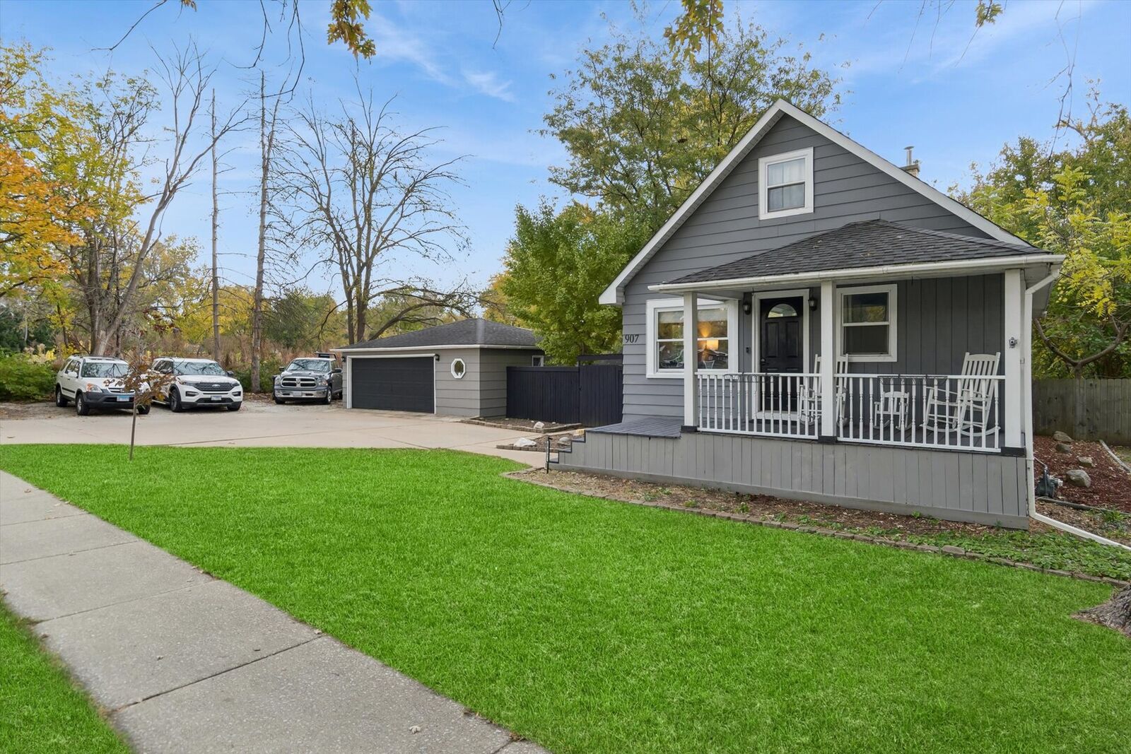 Property Photo: 907 Maple Avenue IL 60532