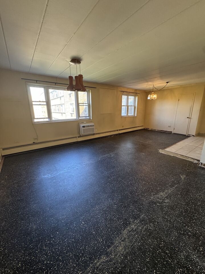 Property Photo: 6161 N Hoyne Avenue 414 IL 60659