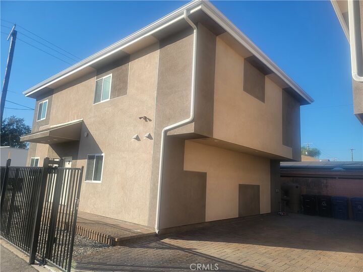 Property Photo:  7334 Vineland 2  CA 91352 