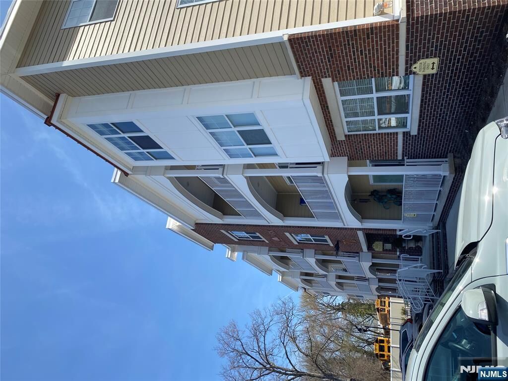 Property Photo:  70 Oak Street 308  NJ 07662 