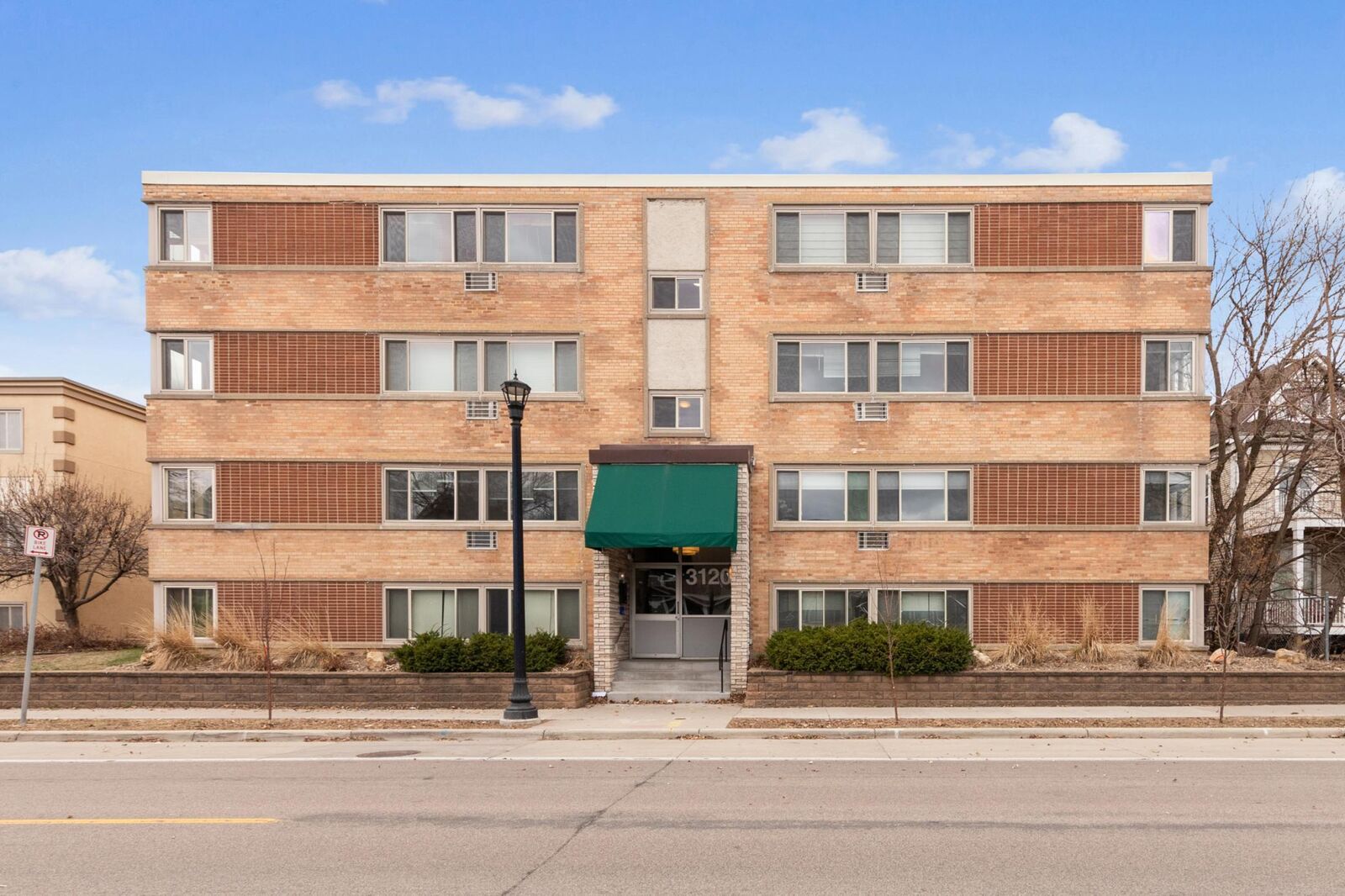 Property Photo:  3120 Hennepin Avenue 103  MN 55408 
