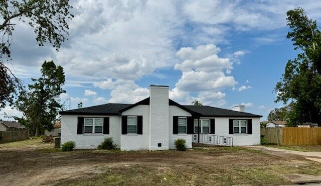 Property Photo: 906 N 8th Street AR 72756