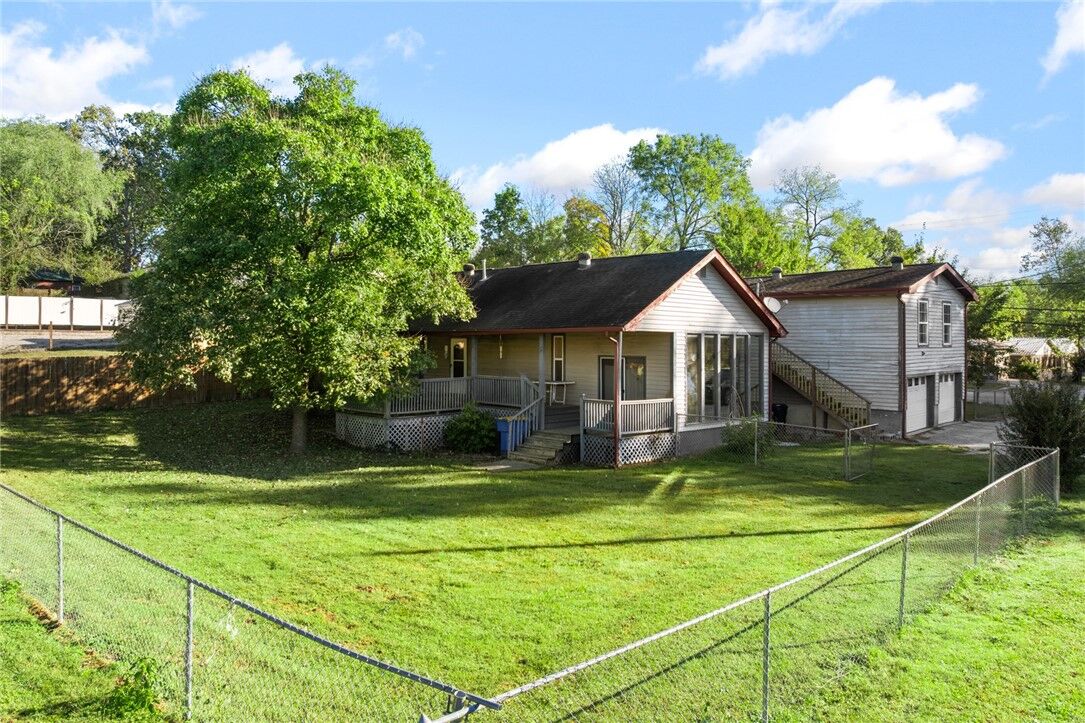Property Photo:  808 S Oak Street  AR 72601 