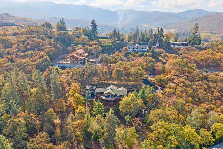 Property Photo: 2070 Skyview Drive OR 97501