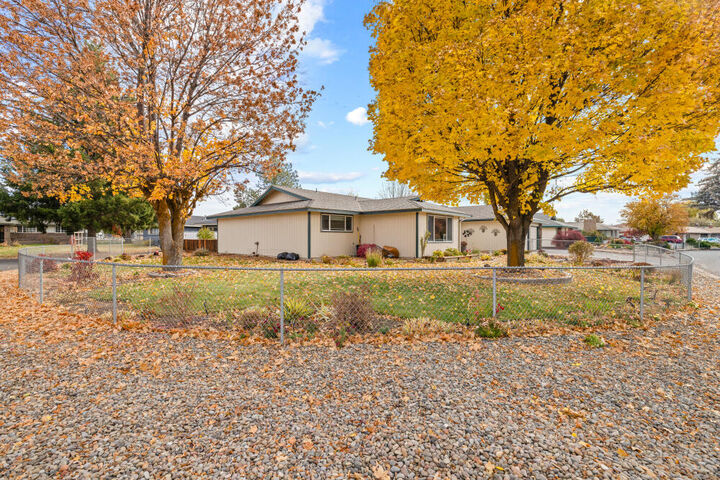 Property Photo: 5147 Gatewood Drive OR 97603