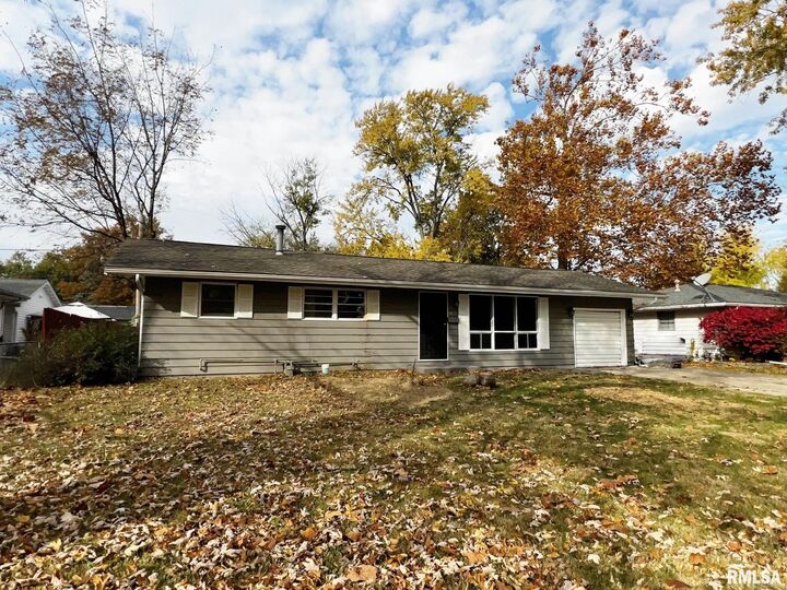 Property Photo: 2109 N Windermere Avenue IL 61604