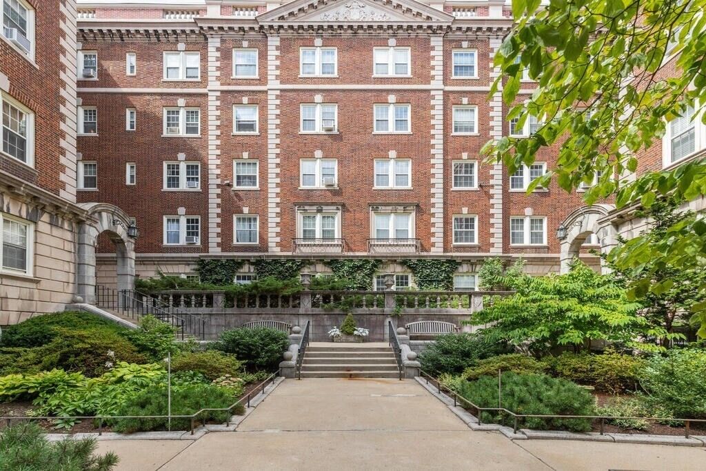 Property Photo:  3 Arlington St 31  MA 02140