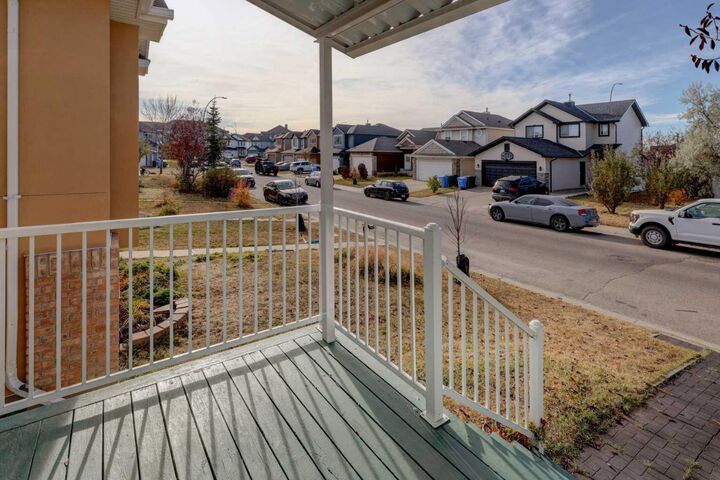 Photo de la propriété:  104 Saddlemead Road NE  AB T3J 4J3 