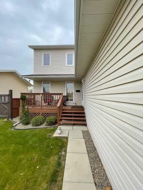 Property Photo: 10517 82 Street AB T8S 1M7