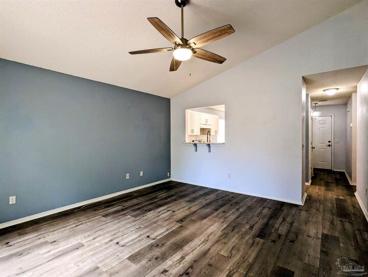 Property Photo: 2466 Redoubt Ave FL 32507