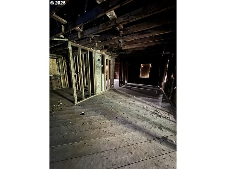 Property Photo: 9400 NE Gertz Ct OR 97211