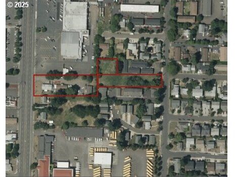 Property Photo:  2706 SE 122nd Ave  OR 97236 