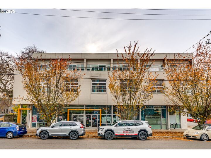 Property Photo: 16 NE Shaver St 203 OR 97212