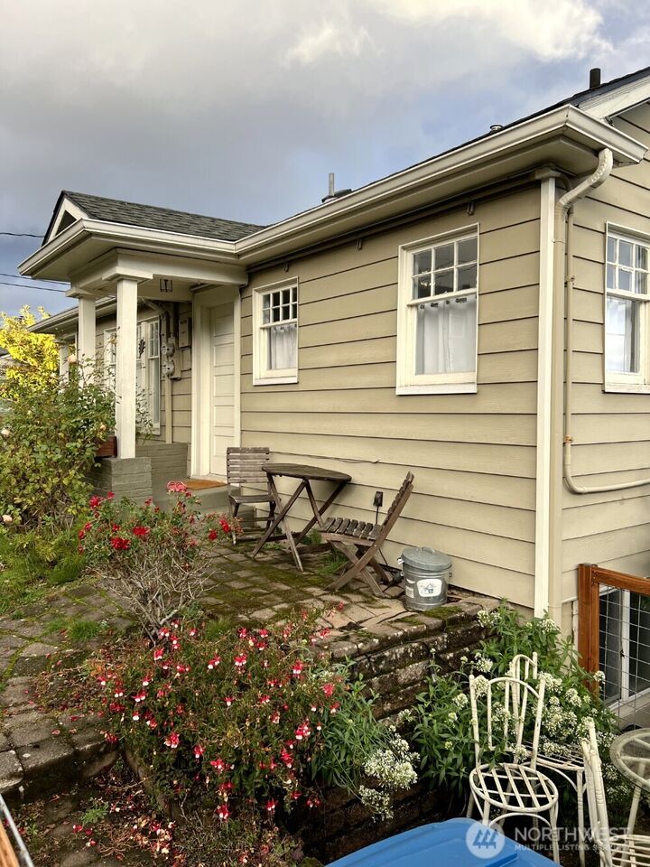 Property Photo:  3201 S Charles Street  WA 98144 