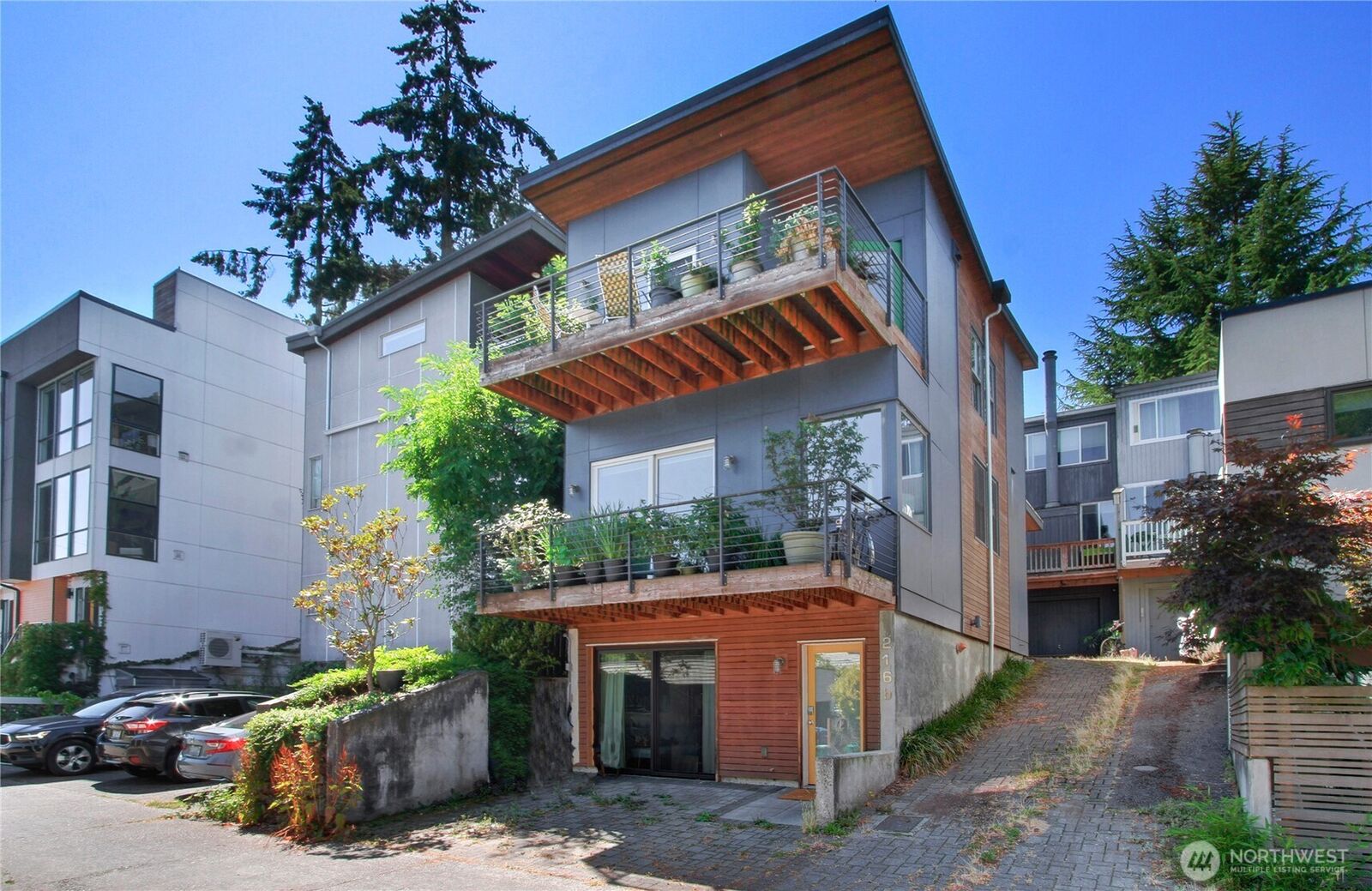 Property Photo: 216 26th Avenue E B WA 98112