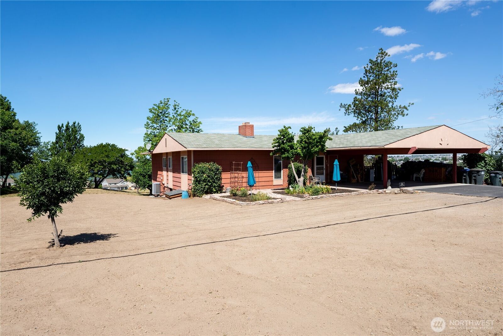 Property Photo: 1804 S Division Street WA 98837