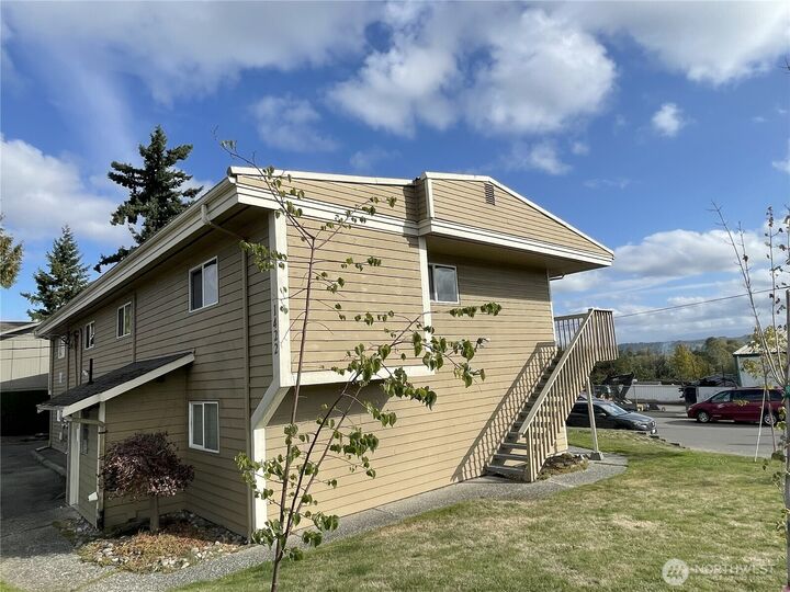 Property Photo:  1422  Chestnut Street  WA 98201 