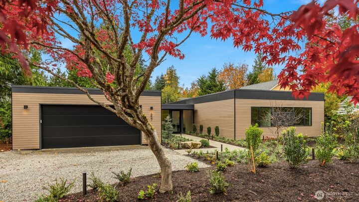 657  Park Avenue NE  Bainbridge Island WA 98110 photo