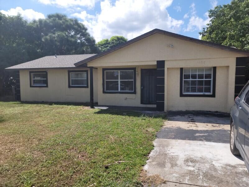 Property Photo: 3105 Langston Drive FL 34946