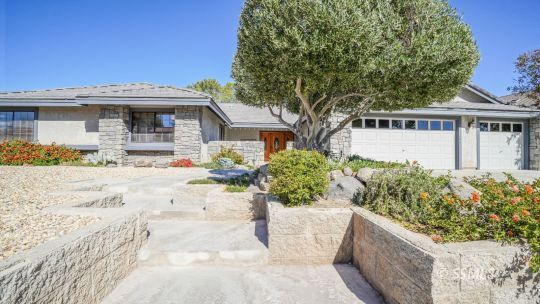 Property Photo:  948 Hermosa Ave  CA 93555 