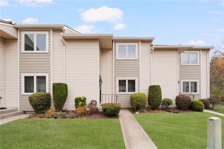 Property Photo:  500 East Greenwich Avenue 116  RI 02893 