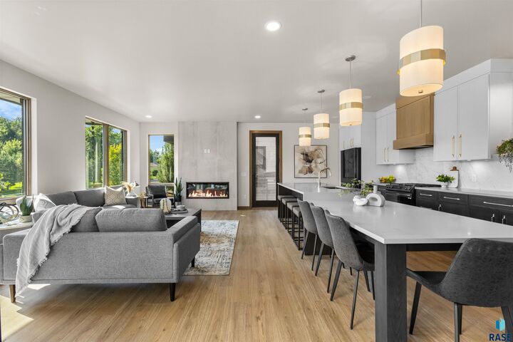 Property Photo: 2807 S Terry Ave SD 57106