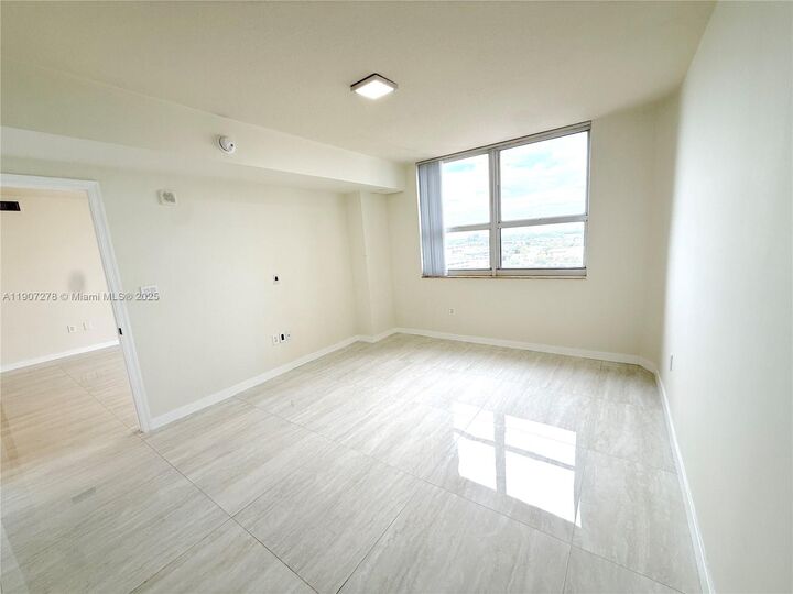 Property Photo: 19501 W Country Club Dr 1410 FL 33180