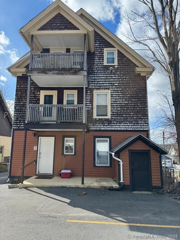 Property Photo:  18 Walnut Street  CT 06010 
