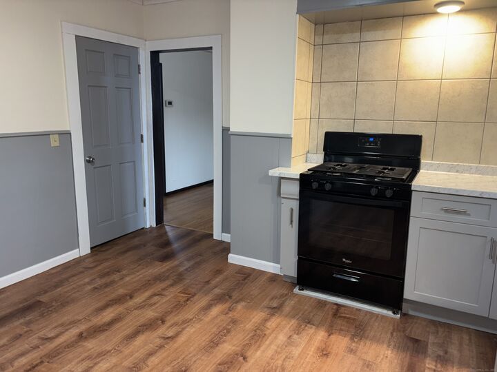 Property Photo:  49 North Harbor Street 1  CT 06405 