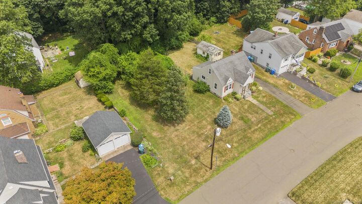 Property Photo:  35 Haywood Lane  CT 06514 