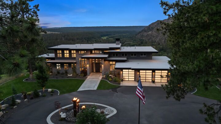 Property Photo:  13903 N Riverbluff Ln  WA 99208 