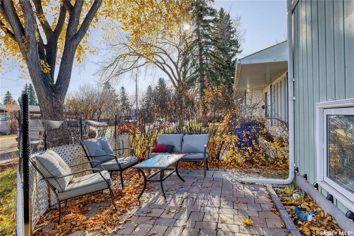 Property Photo:  7 Howell Avenue  SK S7L 3S7 