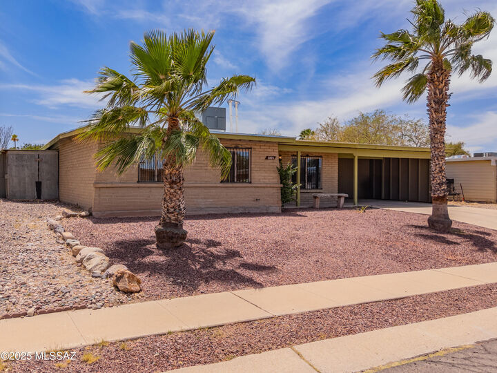 Property Photo: 2002 E Pinon Drive AZ 85706