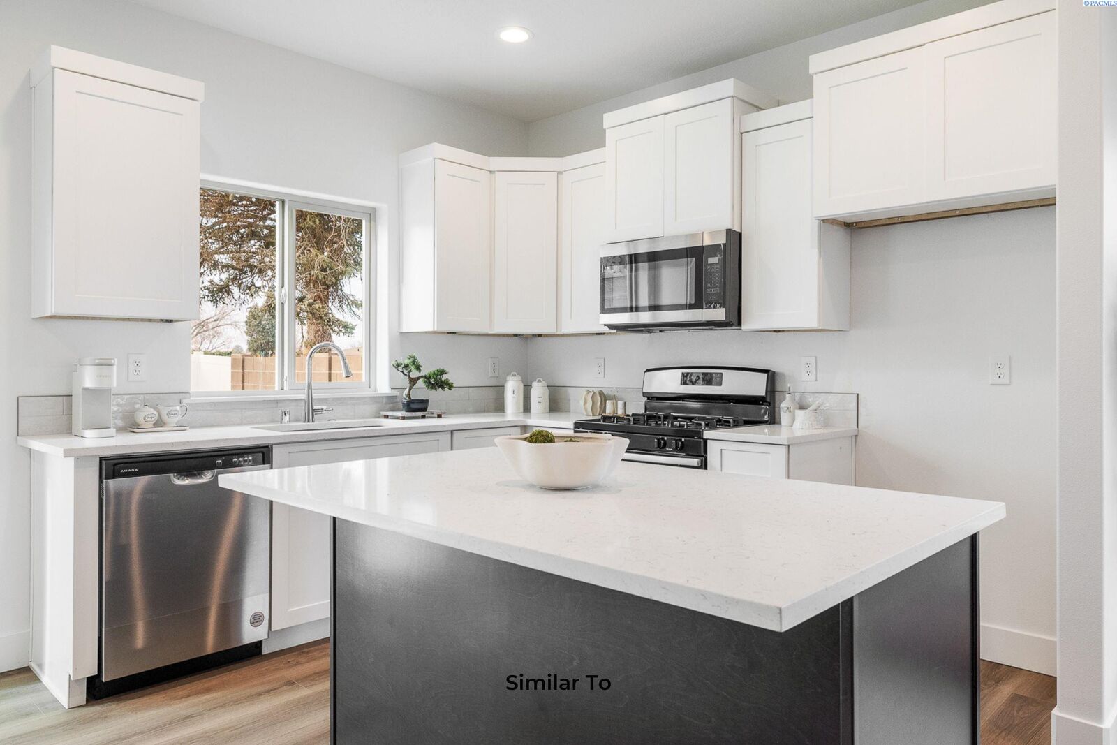 Property Photo: 7536 Grapevine Ct WA 99353