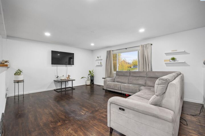 Property Photo:  2202 Hill Drive  WA 98930 