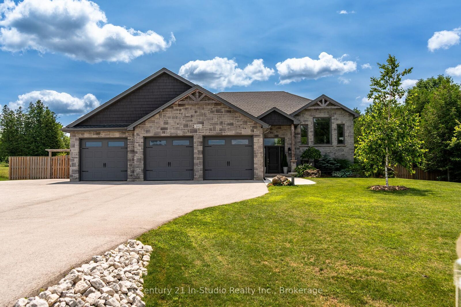 Property Photo:  202 Meredith Way  ON N0H 1G0 