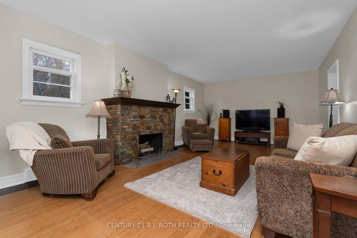 Property Photo:  93 Catherine Avenue  ON L4G 1K6 