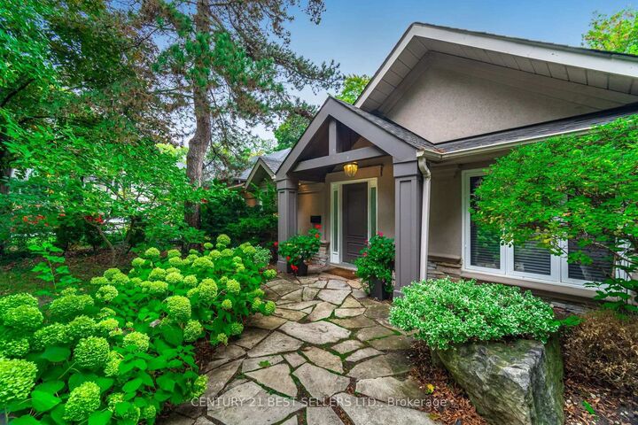 Property Photo:  1595 Calverton Court  ON L5G 2W4 