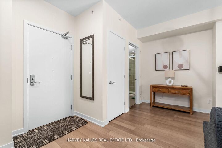 Property Photo: 40 Horseshoe Boulevard 416 ON L4M 4Y8