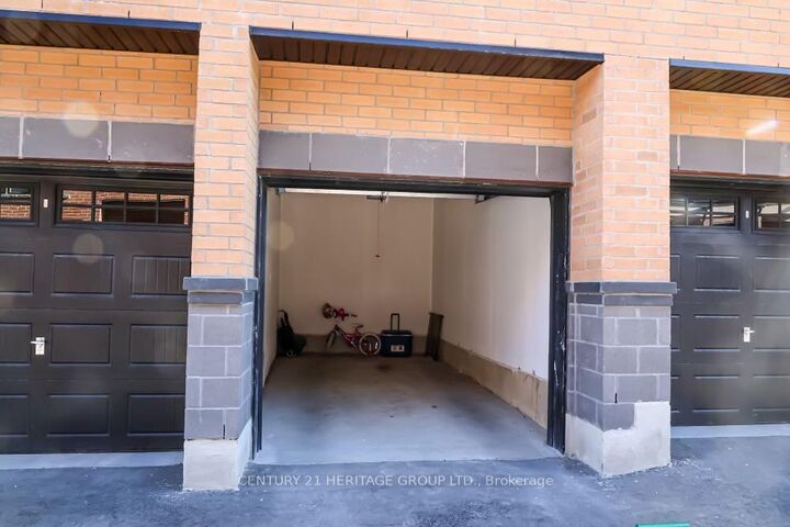 Photo de la propriété: 6 Sayers Lane N 11 ON L4E 1J4